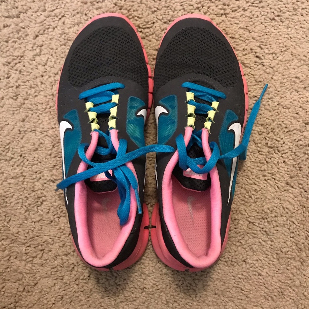 Nike tennis shoes sneakers sz 7